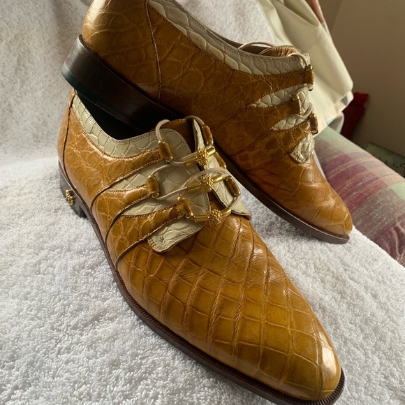 Men’s Two tone Dress shoe along with the matching belt. - Picture 3 of 5